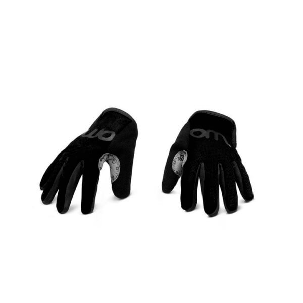 Black woom gloves